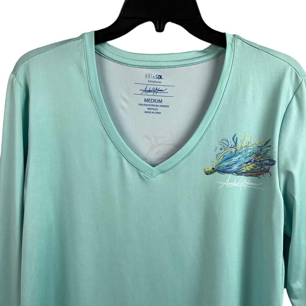 Art & Sol Amber Moran Womens Shirt Seafoam Fishing Lures Stretch V Neck Medium - Picture 3 of 10